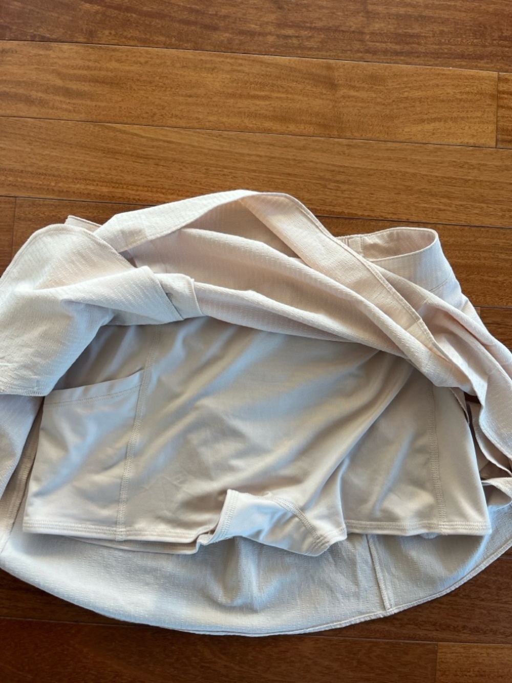 Alo Dreamscape Tennis Skirt Macademia M - Picture 5 of 6